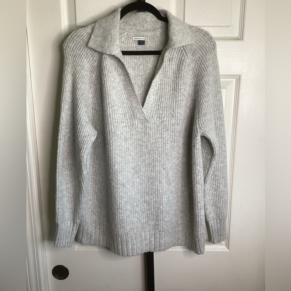 SALE - American Eagle Outfitters Oversized Light Gray Sweater, size XS